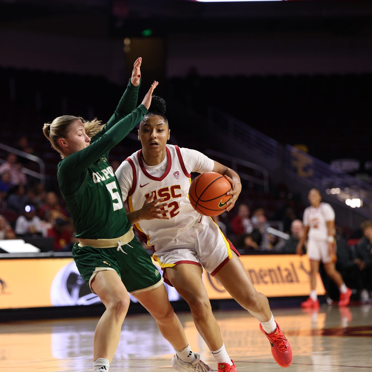 #SCoring leaders in tonight's win over Cal Poly:

✌️ JuJu Watkins: 30 pts, 5 stl, 4 reb
✌️ Kenzie Forbes: 14 pts, 4 ast, 4 reb
✌️ Rayah Marshall: 10 pts, 5 blk
✌️ Dominique Onu: 10 pts, 2 reb