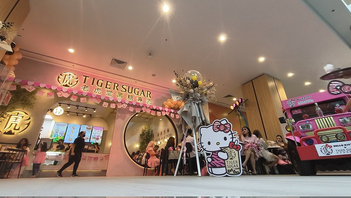 astigdotph's tweet photo. #HelloKitty fans, rejoice: Hindi na kailangan mag-Japan dahil for a limited time only, you can experience our favorite pink cat in all #TigerSugar stores nationwide!

May Hello Kitty jeep pa! 🐱🩷🤟

#BraveAsATiger #HelloKittyXTigerSugar
#SanrioPhilippines #TigerSugarPhilippines https://t.co/52yMvCSBHX