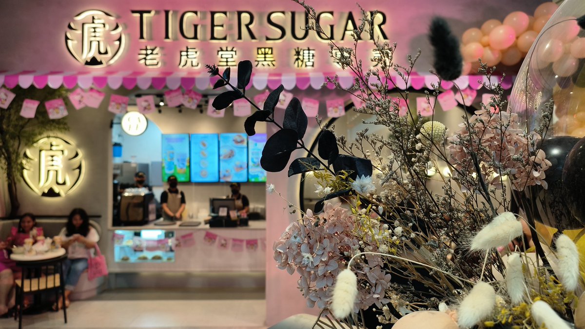 #HelloKitty fans, rejoice: Hindi na kailangan mag-Japan dahil for a limited time only, you can experience our favorite pink cat in all #TigerSugar stores nationwide!

May Hello Kitty jeep pa! 🐱🩷🤟

#BraveAsATiger #HelloKittyXTigerSugar
#SanrioPhilippines #TigerSugarPhilippines