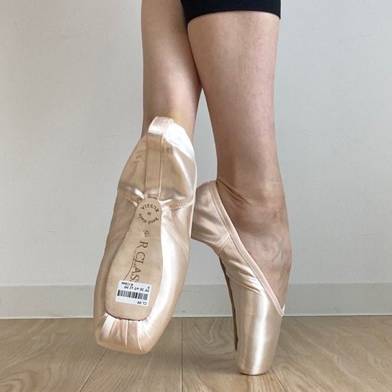 ballet_mignon's tweet image. ／
再入荷のお知らせ📢✨
＼

本日11/29(水)12:00〜

R-CLASS ポレットプロ
全店舗再販スタートです🌷

大変長らくお待たせいたしました🥲💦
お早めにチェックしてみて下さいね☑️

商品はこちら▼

mignon-ballet.com/i/rclass-CLPP

#Rクラス
#RCLASS
#ポレットプロ
#トウシューズ
#ポワント
#再入荷