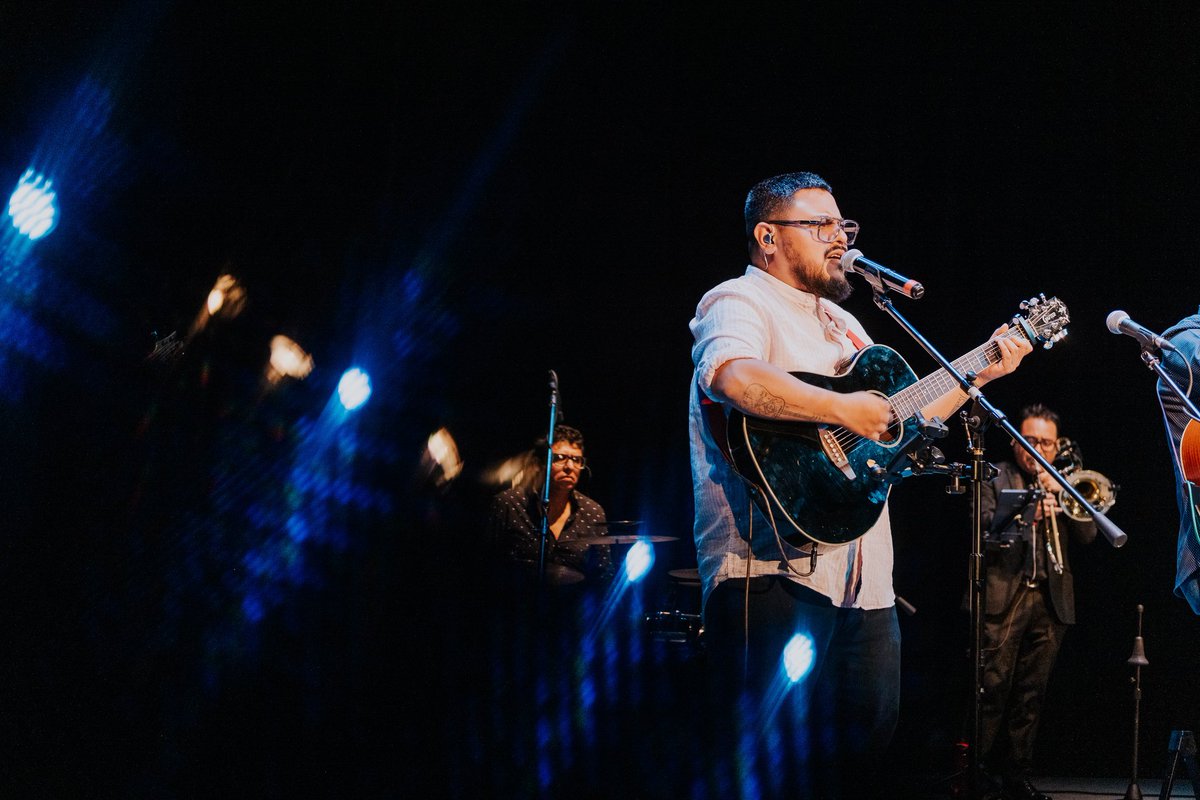 Soy el más inseguro, el que tiene más preguntas sin respuestas; pero soy el más valiente por no rendirme nunca!