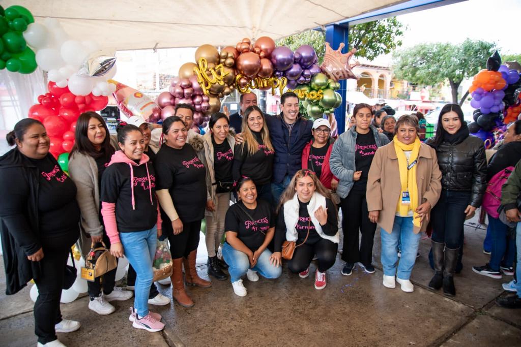 noticiasdeqro's tweet photo. #INDECU | 👉🏻 👤 El municipio de El Marqués, a través del INDECU, llevó a cabo la clausura de 52 talleres, en La Griega, los cuales fueron impartidos a mil 945 habitantes de 34 comunidades y fraccionamientos.

Toda la información aquí:

https://t.co/kxtaU3geH2

#QRO #QUERETARO https://t.co/kgejtbqHFg