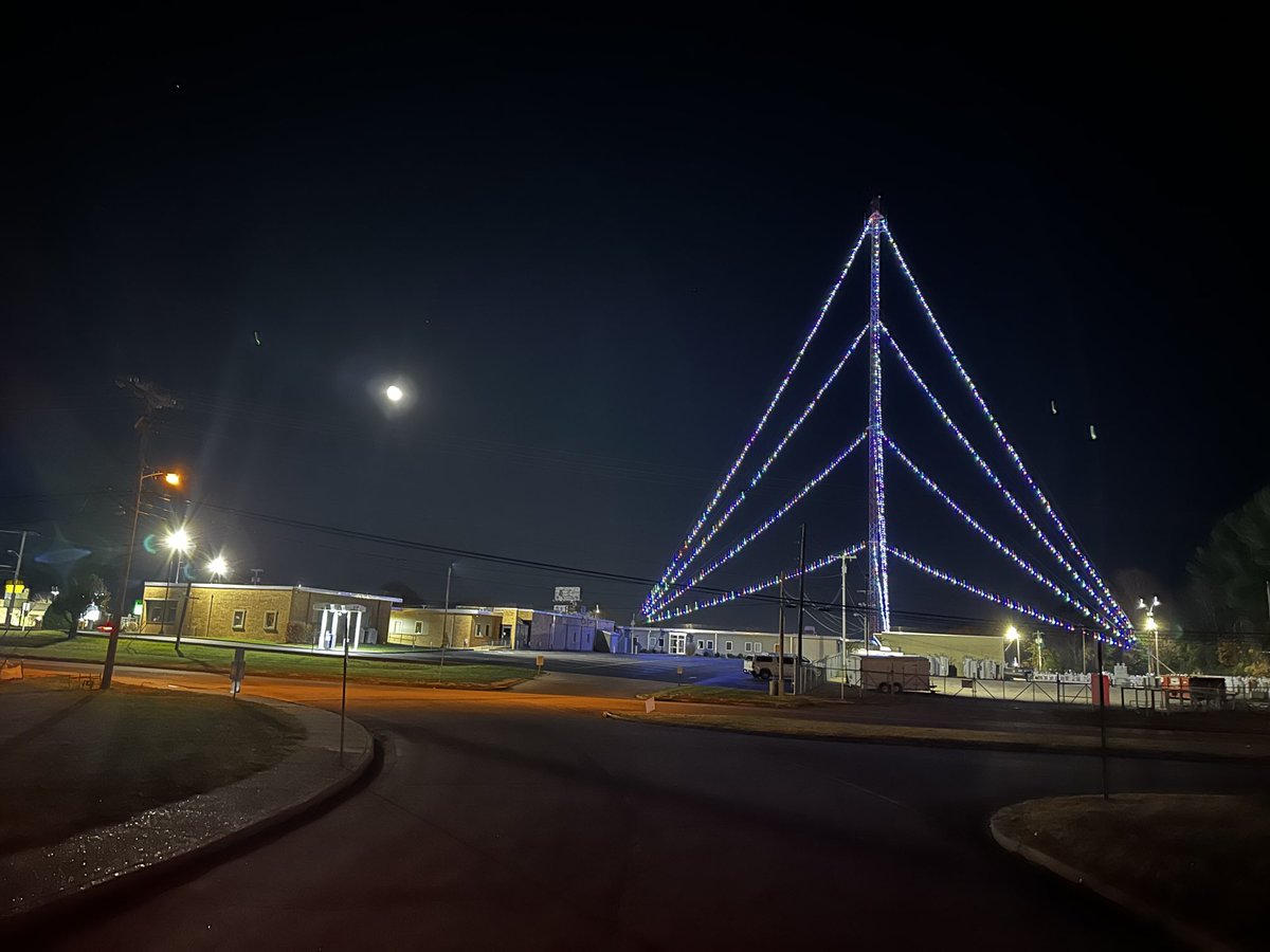 rfrunyon's tweet photo. Thanks @CumberlandEMC for another year of one of Clarksville’s best Christmas traditions! #Clarksville https://t.co/zASh1a6G5X