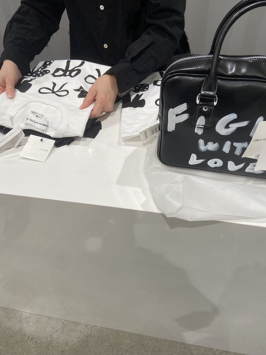getoverthenight's tweet photo. 18歳の時バイト3つ掛け持ちして買ったcomme des garçonsのワンピース🎵 https://t.co/DAeWGquNEN