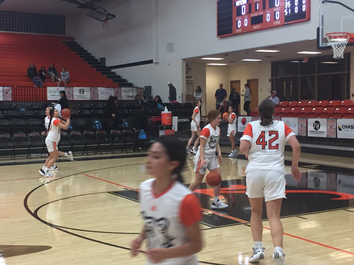 ArgusMichae's tweet photo. End 1st. Artesia 15 Santa Teresa 2. https://t.co/KQkj2II8OR