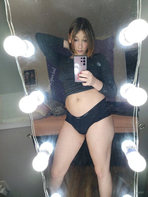 Would you kiss my tummy or are you kissing something else? https://t.co/rUy7oYFygR