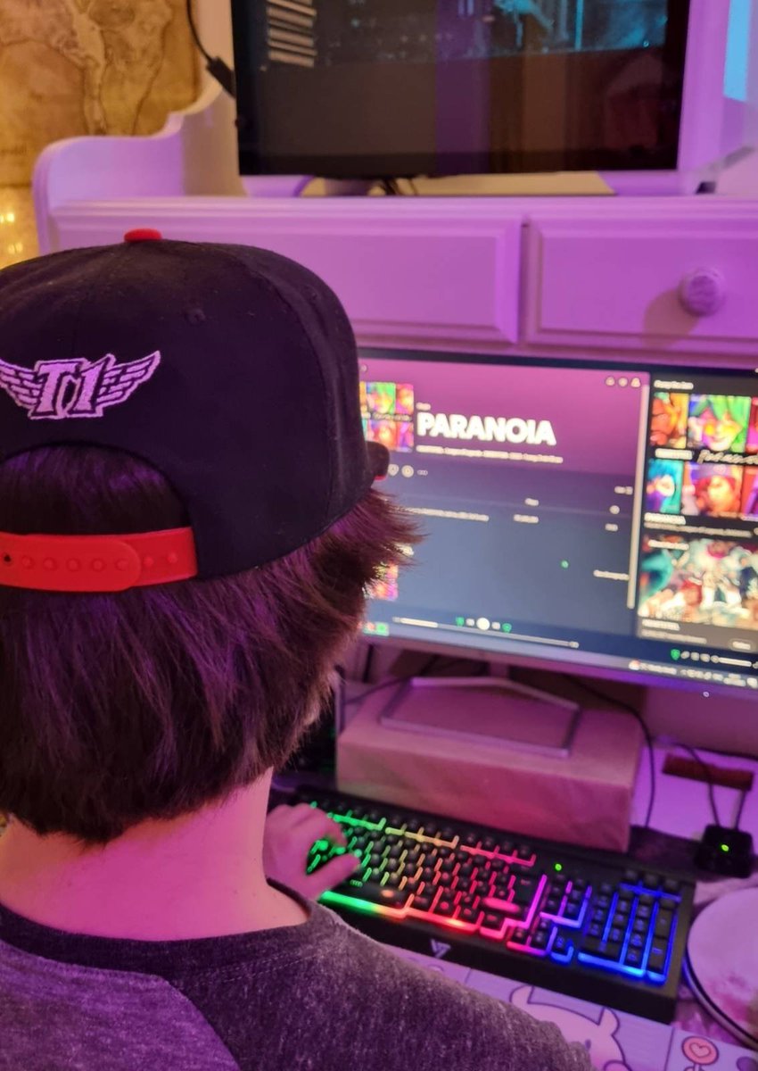 ChriSenium's tweet photo. @SAB94223380 This giveaway is just in time for my wife's birthday, so I'd love to gift this to her! Been having Paranoia on repeat in both my work and workout playlist! https://t.co/Y9JOLQxSbe