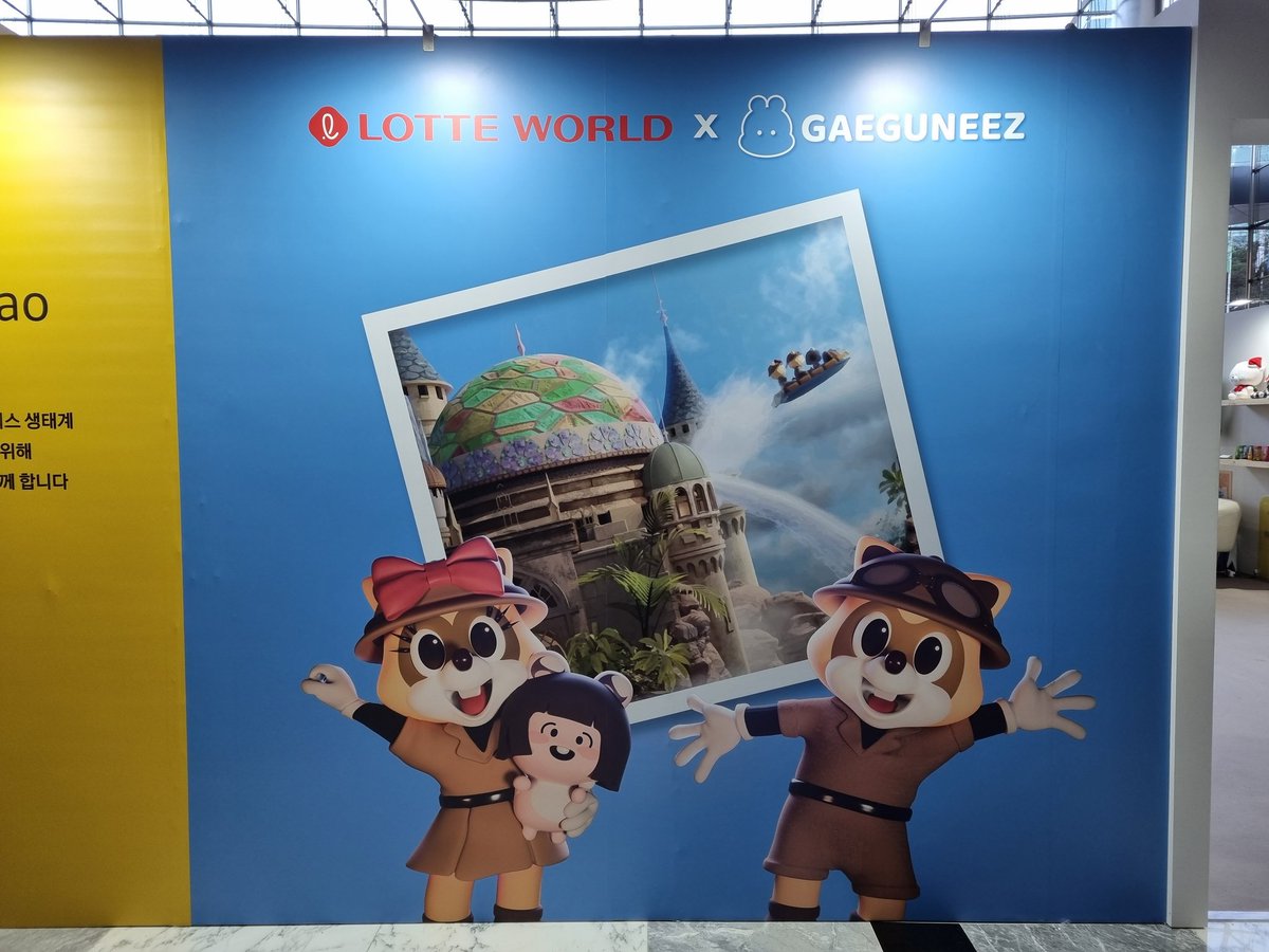 태국이 끝나구 이제는 코엑스!!
개구리 X 너구리 "구리구리"콜라보!!

코엑스 그랜드볼룸에서
전시하고 있으니 한번 찾아오시면
반갑게 뚝딱거리겠습니다.
목요일 5시까지 전시예정입니다:)

#코엑스 #캐릭터박람회 #롯데월드 #로티 #로리 #개구니즈