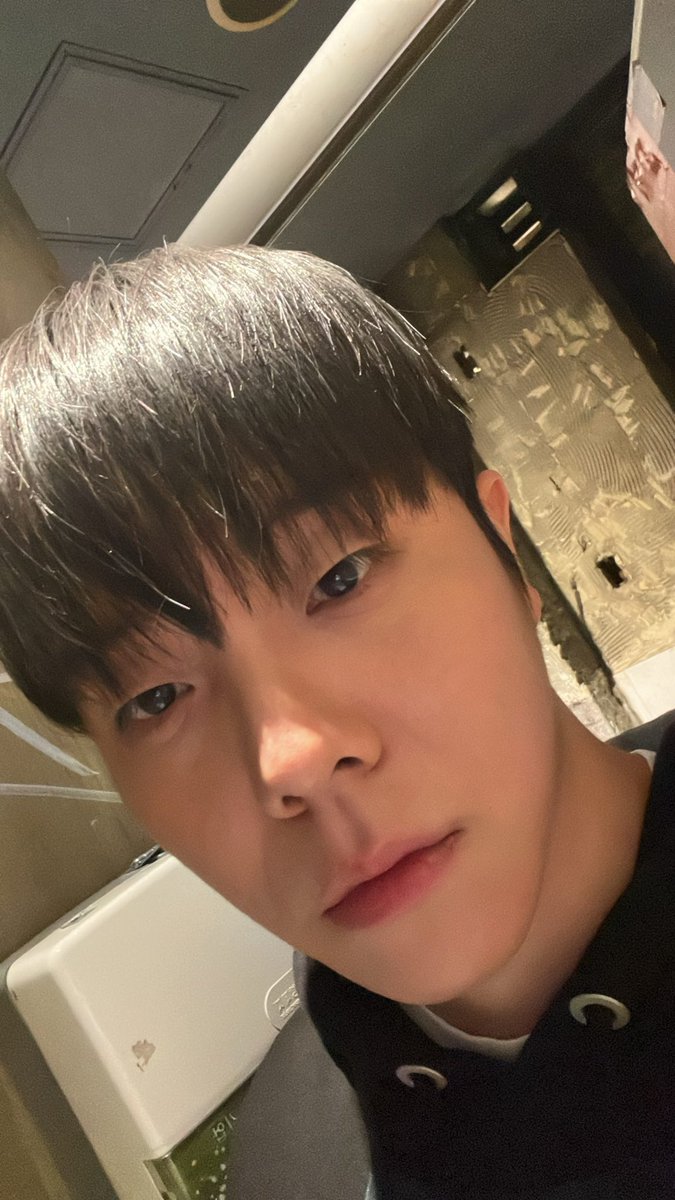 toilcutie's tweet photo. 이사진왜케조음.. 속눈썹잘보이는사진이너무좋늠 https://t.co/bOpx9PwnAy