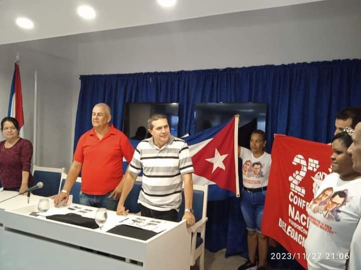 ErnestoSV8's tweet photo. El Sindicato Nacional de la Construcción otorgó a #Holguín la sede del Acto Nacional, resultado que avala el empuje de sus colectivos para construir esta gran obra que es la REVOLUCIÓN. ¡Felicidades a todos los que desafian obstáculos y logran nuevas victorias! #HolguinSi  #Cuba https://t.co/5SJA9IAhsx