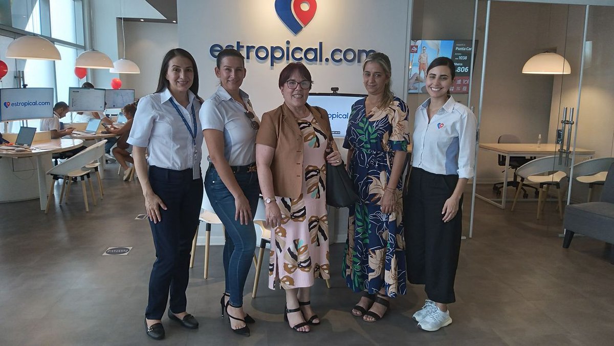 JanetAyala_'s tweet photo. #TocandoPuertasBolivia en #SantaCruz dedicó la jornada a #EsTropicalcom y su mayorista #Agente5, donde realizamos presentaciones a su red minorista y a los equipos de venta y de producto. @MinturCuba @EmbaCubaBolivia @PilarAzze @RigobertoLadron @GrupoViajesCuba https://t.co/JRG44YwDkz