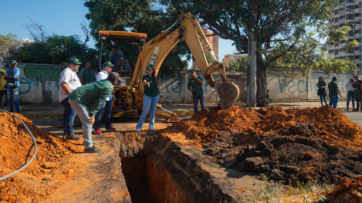 mcboalcaldia21's tweet photo. Estos trabajos, beneficiarán a la comunidad educativa del Colegio La Presentación, visitantes del Hospital Universitario y estudiantes universitarios que usan la zona. 

¡Seguimos #ConstruyendoSoluciones! 🔆 https://t.co/zLEMnK5XaS