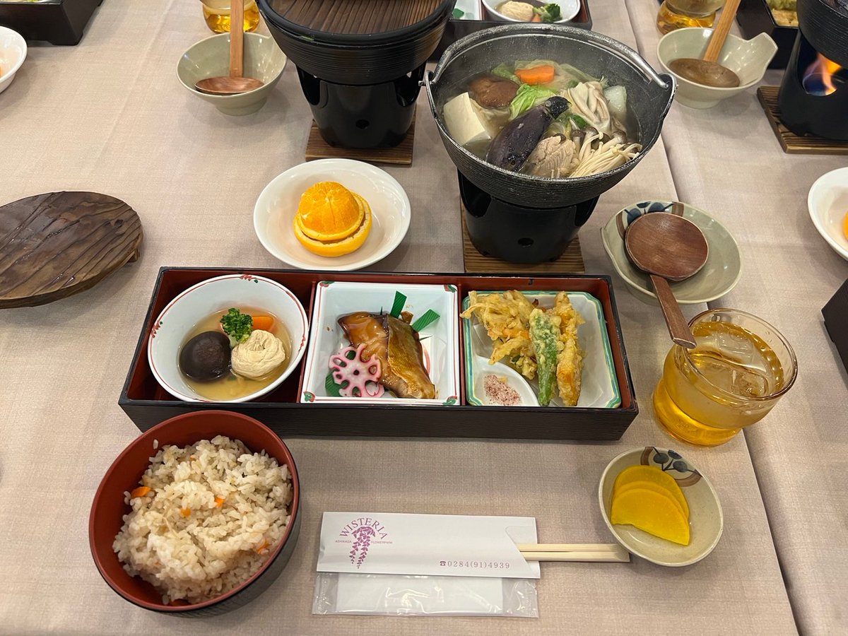 _MSDcorp's tweet photo. 先週は親睦会メンバーで足利市へ行ってきました！👐
大好評のバスツアーを数年ぶりに開催☺️
バスではお酒を飲んだり、足利市を巡りながら色々な部署の方とお話しすることができました！
すごく楽しかった～！☀️
#足利市 ＃あしかがフラワーパーク　＃足利学校　＃バスツアー　＃日帰り旅行　＃IT企業 https://t.co/tBC0wKkoQp