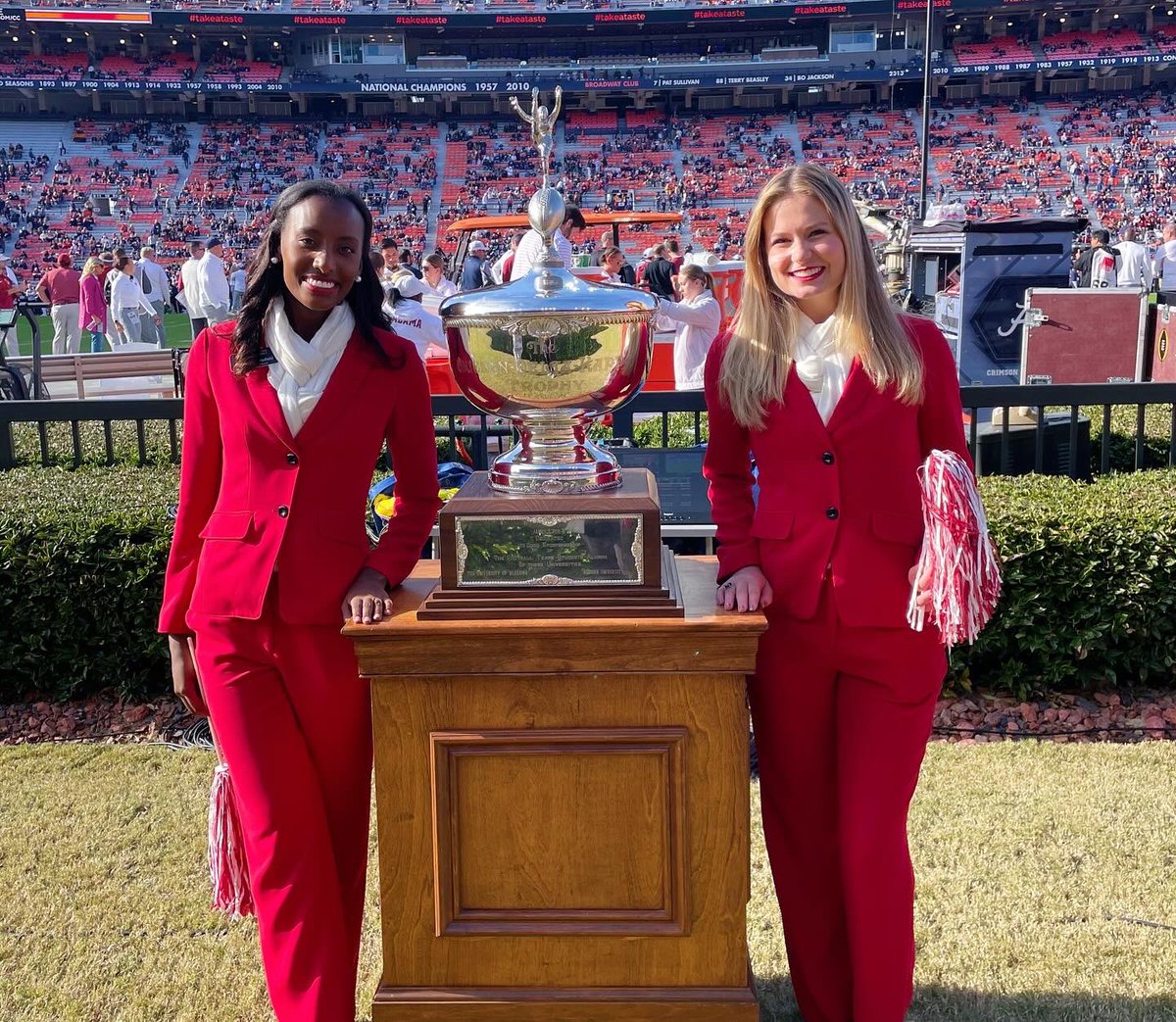 UA_CMW's tweet photo. Still not over the Mil-throw miracle at Auburn this past weekend! Congrats to @AlabamaFTBL on yet another thrilling Iron Bowl victory!

Thanks to the War Eagle Girls and Plainsmen for the great hospitality. We always enjoy meeting and getting to know our friends across the state! https://t.co/7WWArhz9fZ