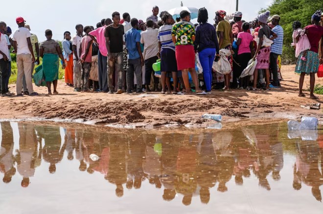 East Africa reels from severe floods, especially hitting Kenya hard. Lives lost, homes washed away, and thousands displaced. Urgent humanitarian aid needed! Let's rally together to support the affected communities. #EastAfricaFloods #EmergencyResponse 🌊💔