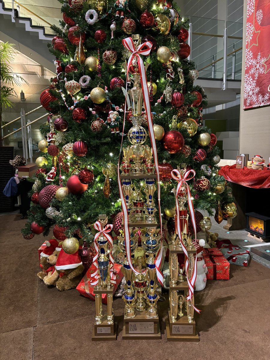 syi_k1012's tweet photo. 先日(11.20)のexpoコンペで恩師が悲願のグラチャン取りましたーー！！！
私はフレスカハンドモデルで参加
何処を向いても神と上位に常々いらっしゃる錚々たる方々がいるとんでもなく贅沢な時間でした🥰
この1年とても濃密な時間をありがとうございました💖 https://t.co/XLqnQ5GGZl