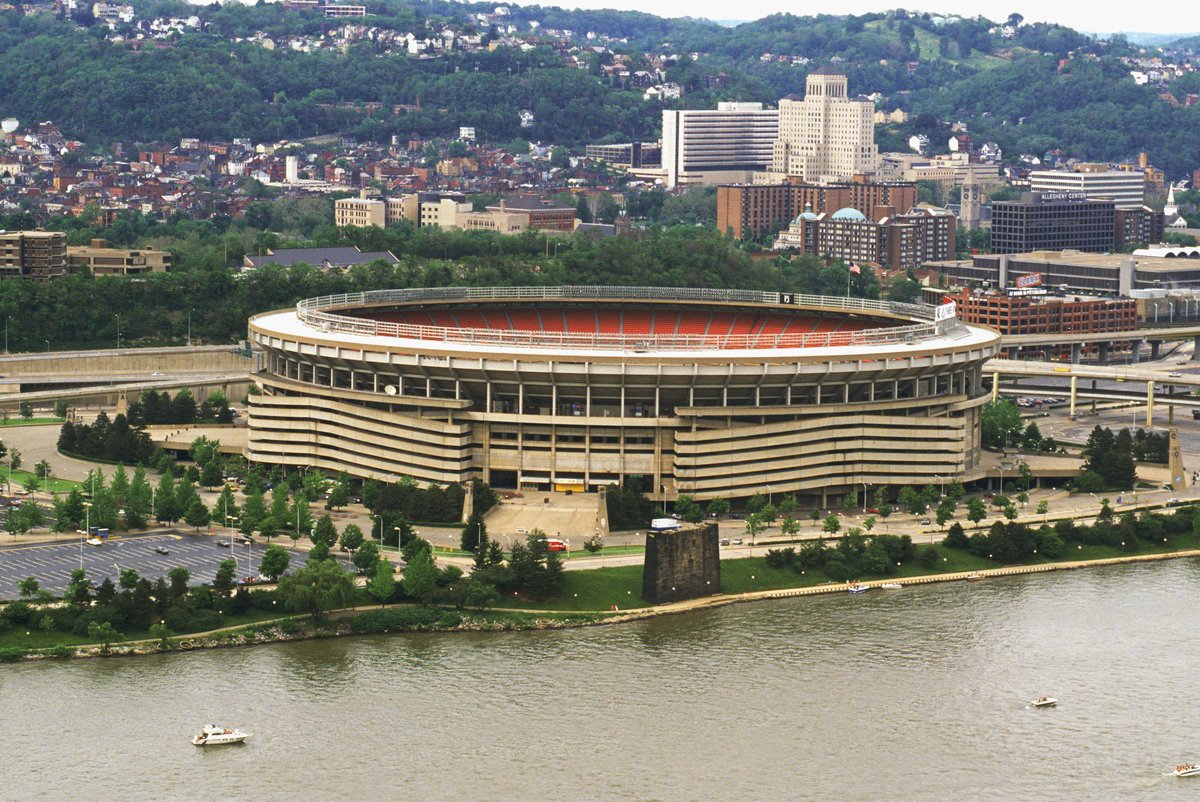 GeoffreyTecza's tweet photo. @Super70sSports Virtually identical, Three Rivers Stadium in Pittsburgh. https://t.co/ZzGn58EQUw