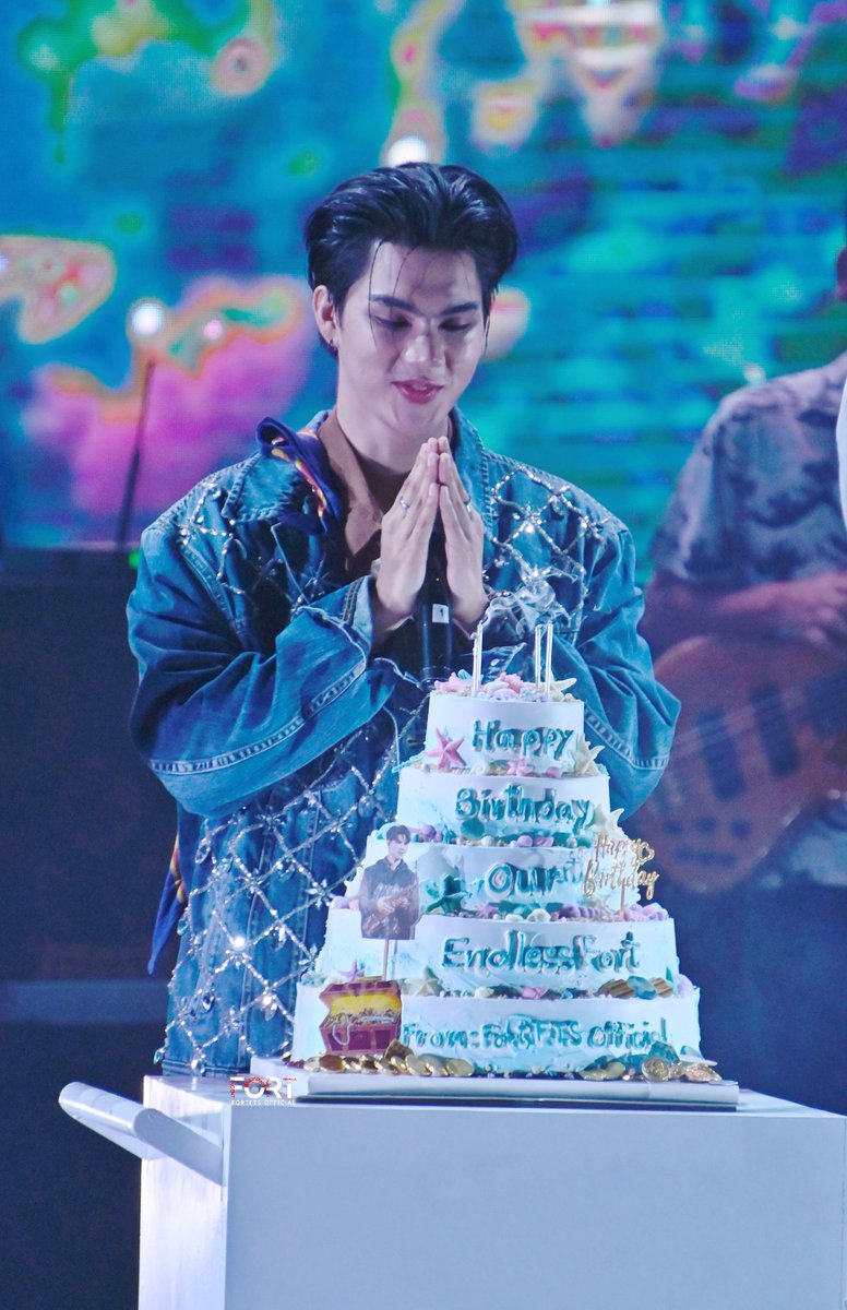 FortftsOfficial's tweet photo. สุขสันต์วันเกิดปีที่ 23 นะครับคนเก่งของคัมฟอร์ดซน ฟอร์ดคือความสุข คือกำลังใจ คือความภาคภูมิใจของพวกเราทุกคน วันเกิดปีนี้ขอให้ฟอร์ดเป็นที่รักของผู้คนมากขึ้น และถูกค้นพบโดยผู้คนมากมาย ประสบความสำเร็จกับสิ่งที่ตั้งใจไว้นะครับ

FortFTS Birthday 
#AllBest23rdFort 
@fort_fts #FortFTS https://t.co/MyN7httTzJ