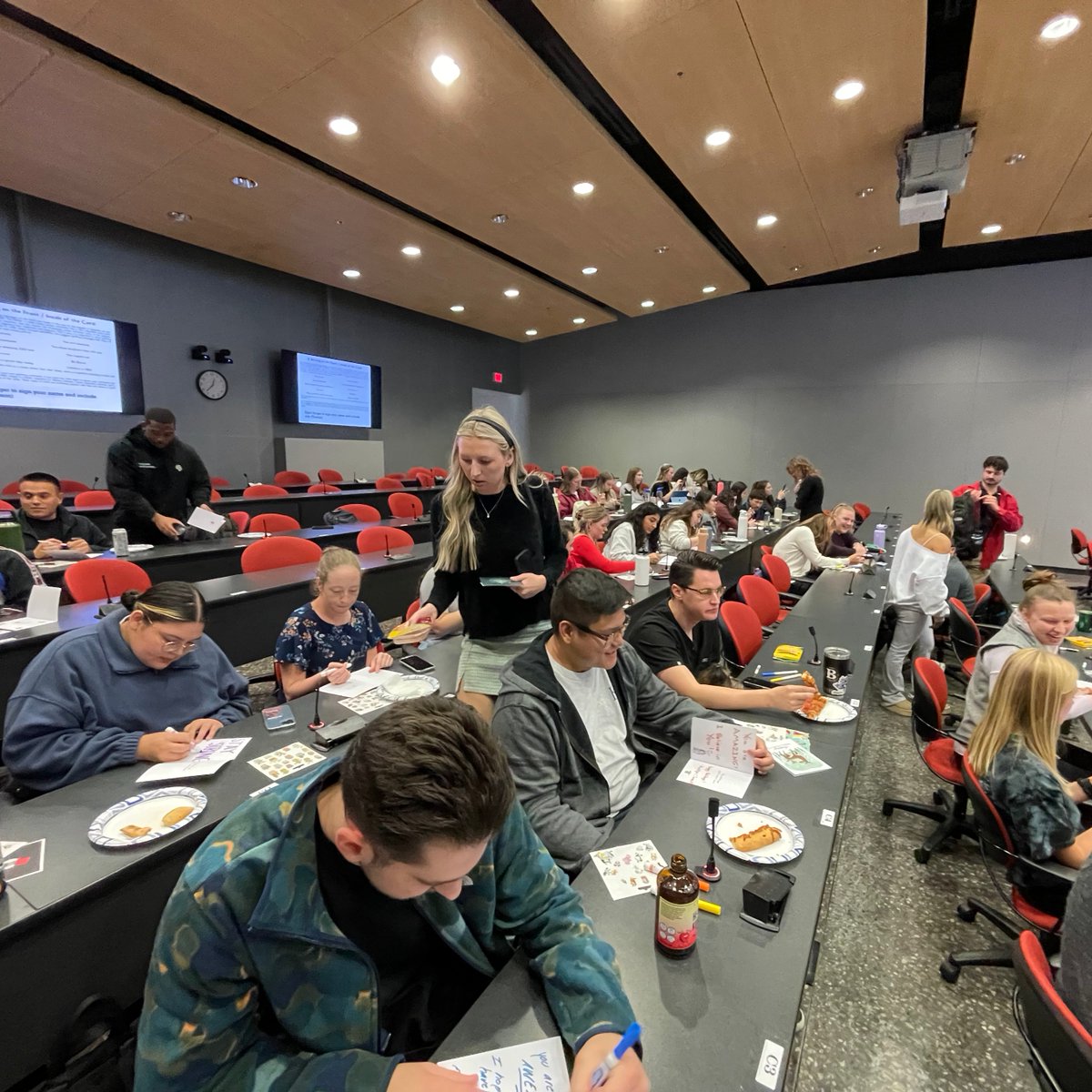 UAZPharmacy's tweet photo. π Spreading Holiday Joy on #GivingTuesday! π
This GivingTuesday, future pharmacy leaders representing Kappa Psi and Gamma Upsilon came together to create heartwarming holiday cards for hospitalized children and their families.
#PharmCATS #BearDown #Generosity #Gratitude https://t.co/tK5lhzWRcM
