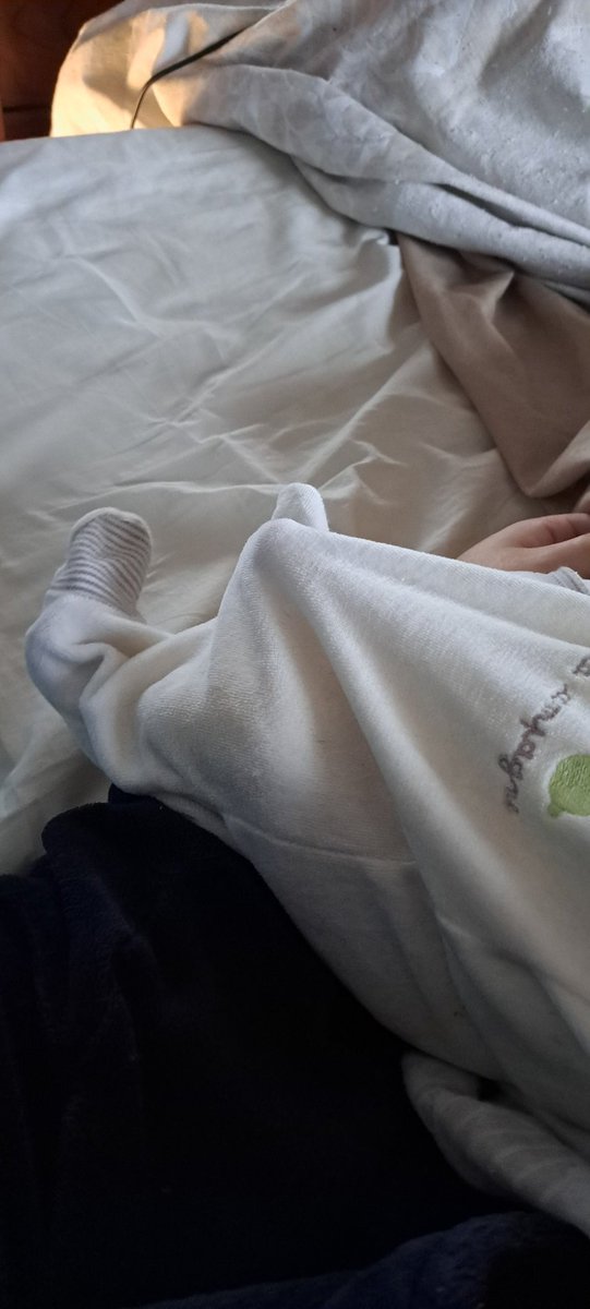 Proud of my family and my kid got my ...hehehhehe size,😝

Btw, almost no time to sleep, less for play the game of my hearth, gods unchained.

I totally missed the new expansion, but hope soon i get more free time for rekt some annuses.
Hope all people are doing good