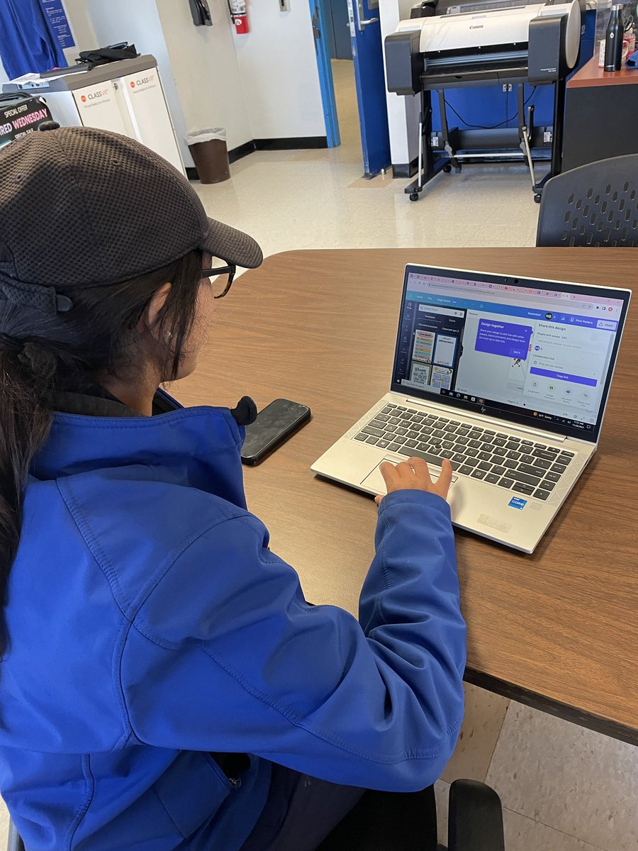 Today's #DayTimeTech PD at <a href="/MMAFAHISD/">Marshall Middle School</a> showed teachers how to unlock their creative potential with '<a href="/canva/">Canva</a> for Digital Design'!