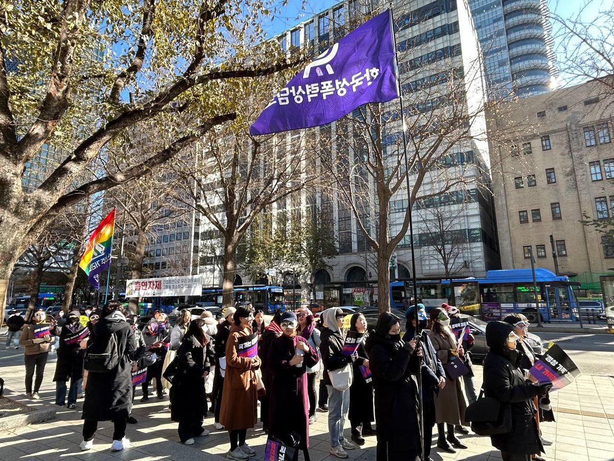 지난 11월 25일 토요일, 제3회 친족성폭력피해자 생존기념축제 <좋지 아니한家 : '정상가족' 바깥의 우리들 연결되자!>에 참석했습니다! 피해자들의 생존을 기억하며, 한국 사회 내 정상 가족 이데올로기에서 벗어나 모두와 함께 연결됨을 기억할 수 있는 시간이었습니다💪