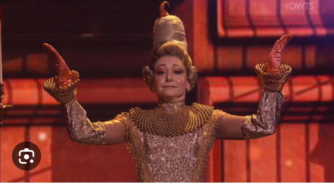 BBay37's tweet photo. I can’t unsee this #dwts https://t.co/5wAE8rLudn