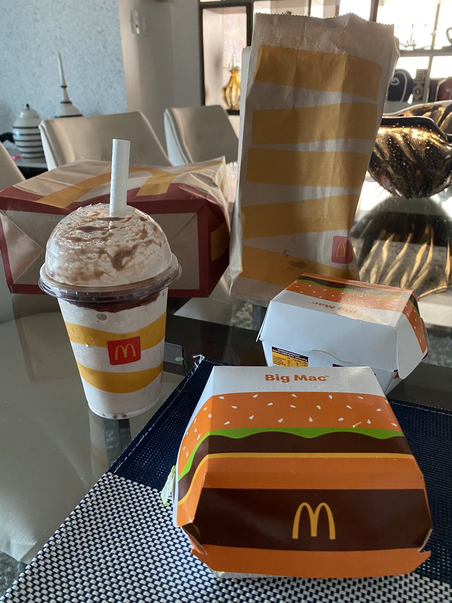 httpslorenao's tweet image. minha estética: comer e beber