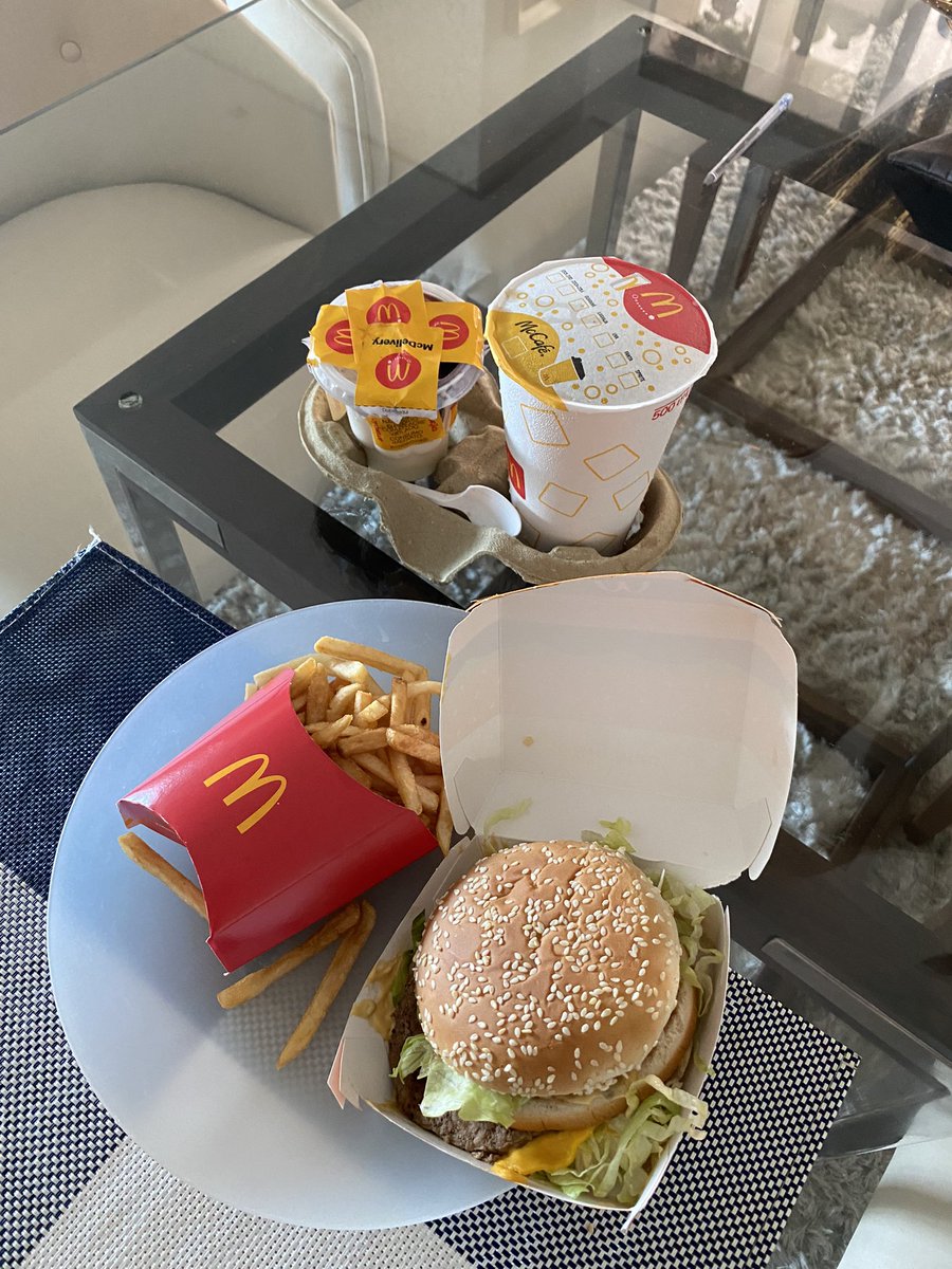 httpslorenao's tweet image. minha estética: comer e beber