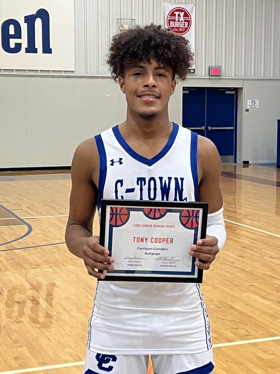 gregdevers2's tweet photo. Corrigan (3-0) - 88
New Waverly - 74

Cooper - 29
Kenney - 25
Price - 16
Gulley - 15

Team: 16 Three’s

Tony Cooper scored his 1,000 career pts tonight.
@hoopinsider @AthBulldog https://t.co/K5TT49XnE1