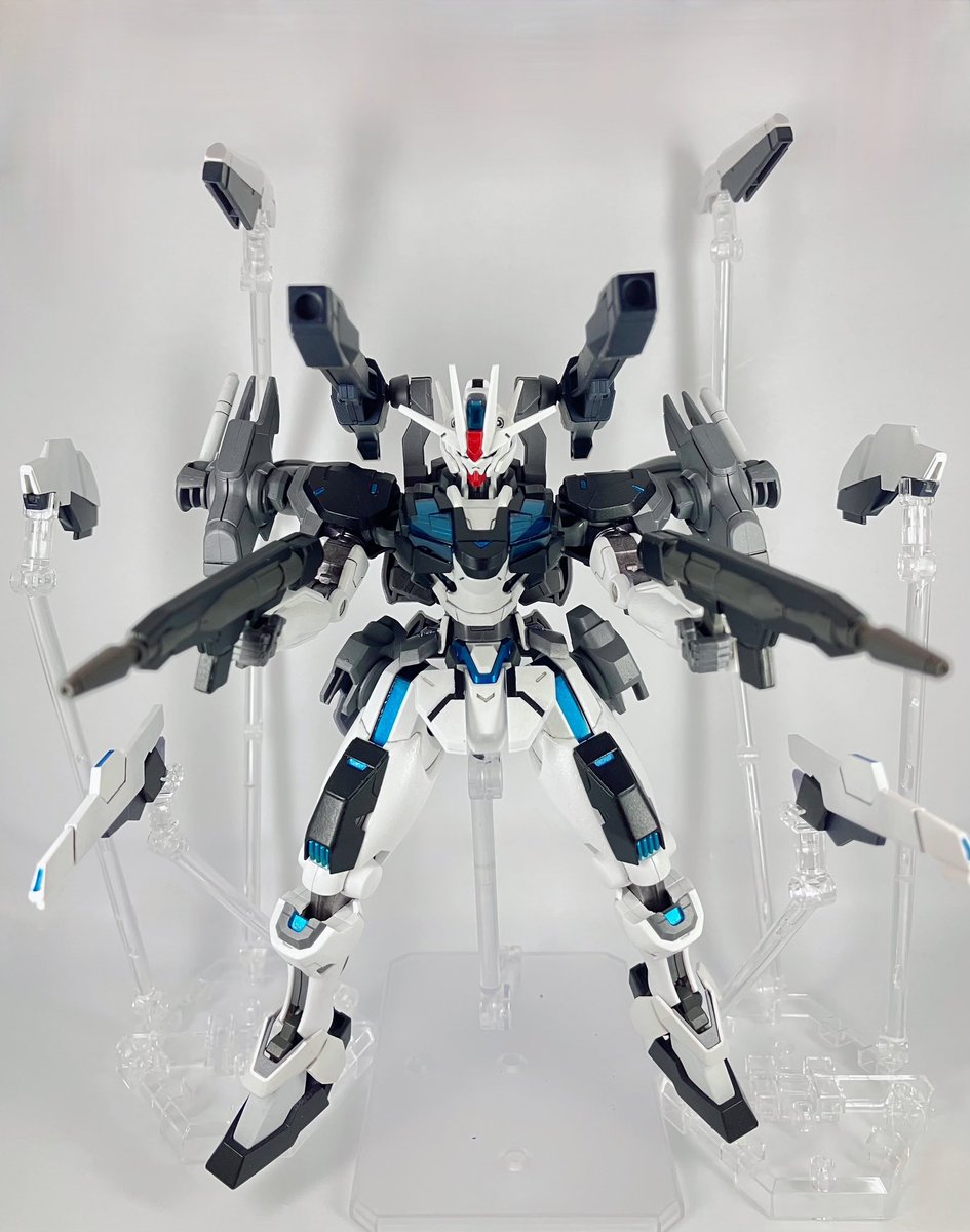 Re_pli_T's tweet photo. HGエアリアル改修型で参加させていただきます。
最終決戦仕様をイメージしてミキシングしました。ルブリスとフラウロスの装備を追加してボリュームを���しつつ、全体的に統一感と重厚感がでるよう塗装してみました。

#第4回GMASコンペ
#ソリッド部門
#ガンプラ
#ガンダムマーカーに限界はねぇ https://t.co/kd2UpF5IrK