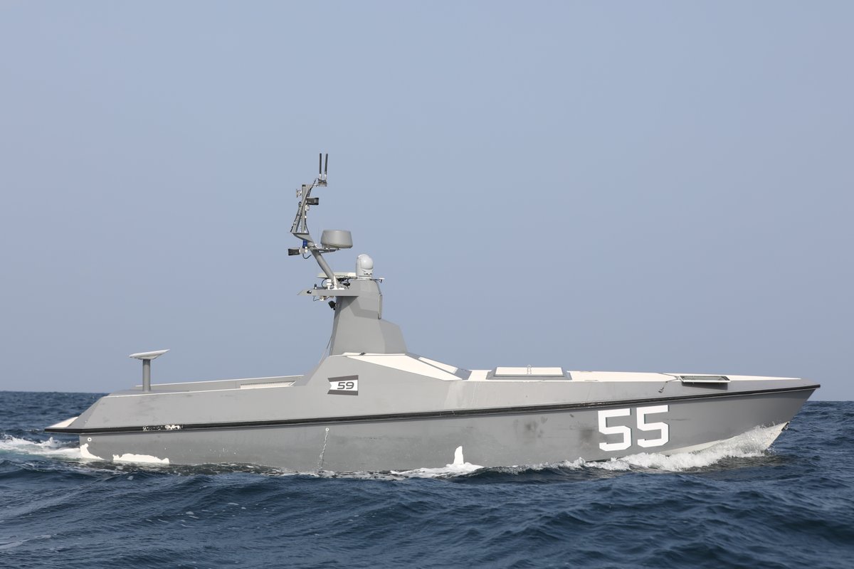 USNavy's tweet photo. 🤖 🌊 We're constantly evolving. From wooden hulls to drones in almost 250 years.
An Arabian Fox MAST-13 unmanned surface vessel and Flexrotor unmanned aerial vehicle, attached to U.S. Naval Forces Central Command’s Task Force 59, conducts surveillance in the Arabian Gulf. https://t.co/n8QJoarbwH