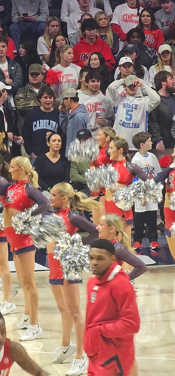 Ihatelightblue's tweet photo. Look at these two jackasses behind the basket for Wolf/Ole Miss https://t.co/aqqLK16XtA