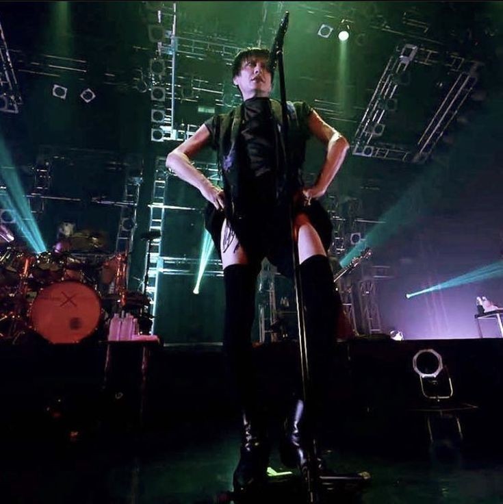 目に焼き付けよ！ これが！！あっちゃんの太ももだｧｧｧ！！！ #いい