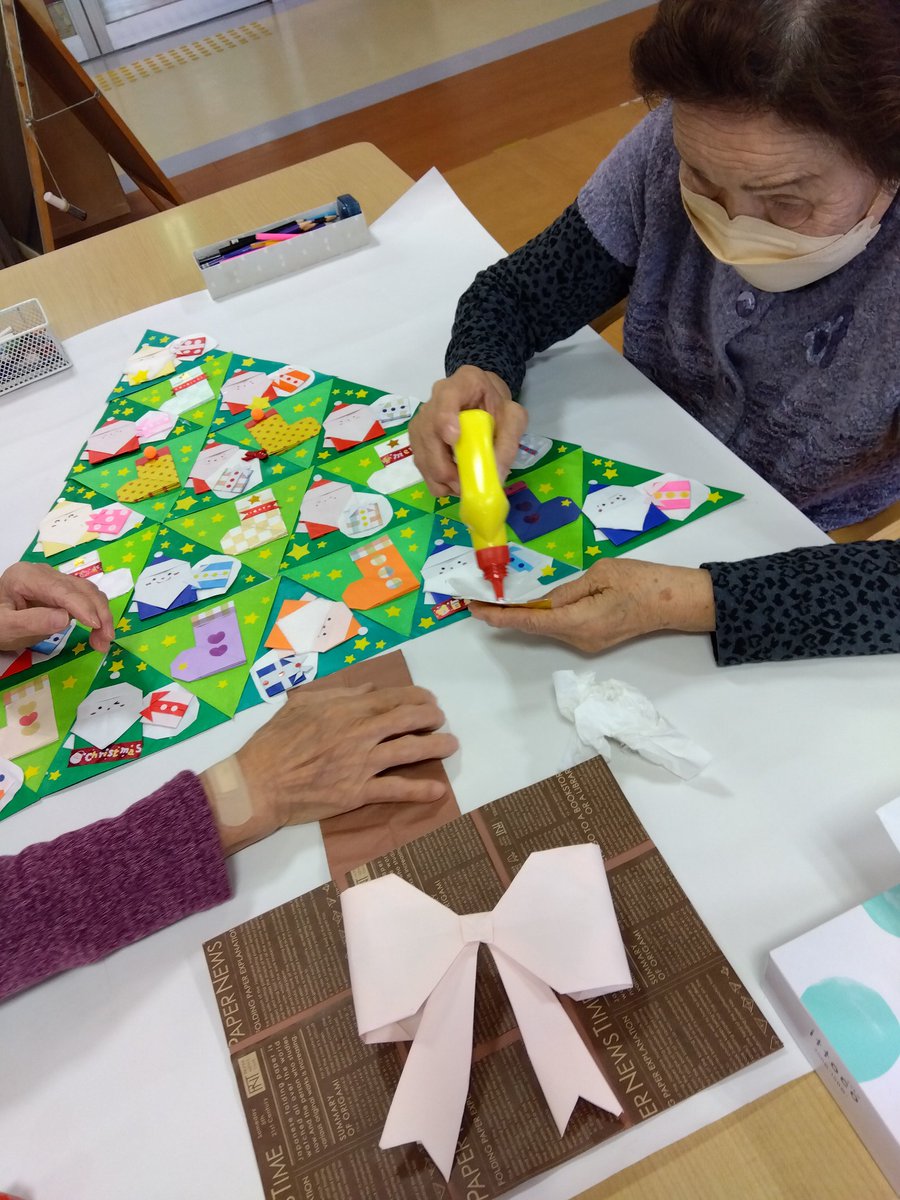 kawatana1765's tweet photo. クリスマスツリーを
制作中、、、🎄✨✨

結構大きめです！
完成が楽しみですね😁💗💗

#ベストライフ
#川棚
#ケアライフ
#メリークリスマス https://t.co/XgBpa3PTsh