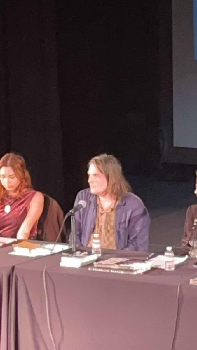 PoisonAndFire's tweet photo. Yelling at my Swiftie friend for DARING whine about the lack of yet another album announcement when this is all we get. 3 pixels and a dream, maybe once a year at most. https://t.co/Co1hvtQv0E