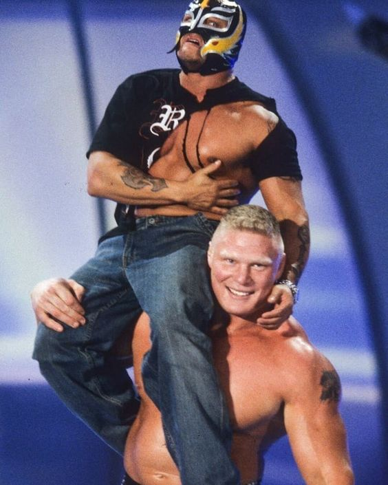 📸 Throwback Photo Brock Lesnar lifts up Rey Mysterio on his shoulder