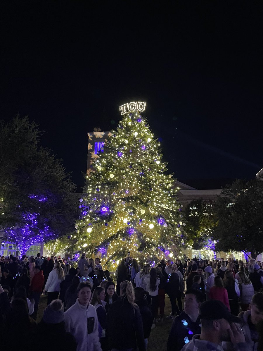 BarstoolTCU's tweet photo. Christmas time in Fort Worth, Texas🎄 https://t.co/u43QPOpwrM
