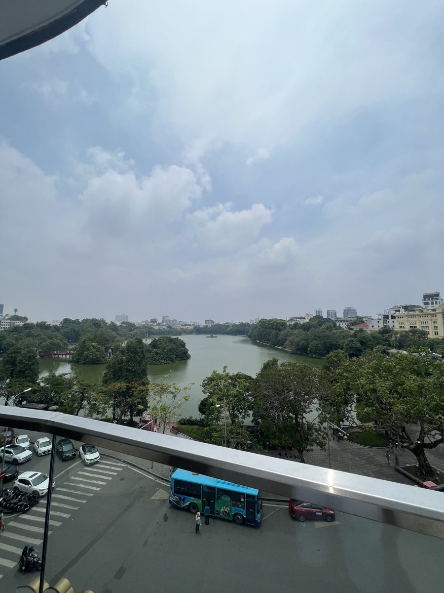 Conco90001's tweet image. Highland Coffee - Hàm Cá Mập
1 tách cafe ngồi ngắm hồ Gươm.