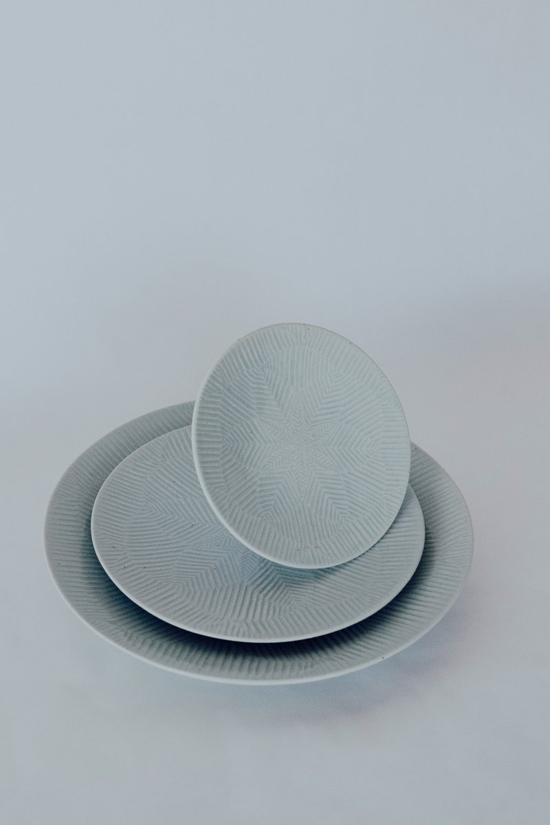 大分県にて作陶する阿南維也による展示を行います。
現代の洋と和の食生活になじむような、どの食卓でも愛される阿南のうつわをお楽しみください。

幸福な食卓 
CIBONE CASE(銀座)
2023年12月1日(金) - 12月17日(日)
cibone.com/news_exhibitio…