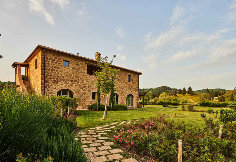 Awtraveltx's tweet image. "Here's How to Do Fall and Winter in Tuscany" provides an insightful guide to experiencing the beauty and charm of Tuscany during the autumn and winter seasons.
bit.ly/415GGpd
#Tuscany #WinterTravel #GolfItaly #awtravel #amarillo #luxurytravel #travelisagift #awtTX