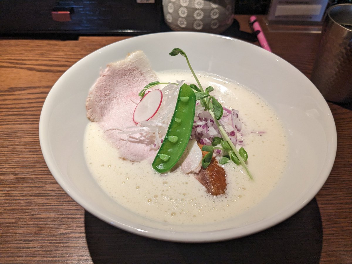 ip84's tweet photo. 広島に来て3年ほど、色々食べましたが自分が「広島市」で4つラーメン選ぶとしたら今のところこれ（※個人の感想です）

①　呼白　いりこ
②　penguin　醤油
③　鶏真　鶏白湯塩
④　一　塩豚骨黒 https://t.co/iCFA5yYj5h