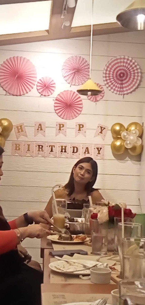 supermina_JZH25's tweet photo. Aahaha ang cute mo dito yung pipicturan kita tapos nakita mo ako nagpipic sayo kaya ayan ung nakuha kong pose mo haha 😁💛💛❤️❤️❤️🥰

Iloveyouuuu @hperalejo 😍😍💛💛❤️🥰

Lahat naman talaga sayo maganda eh kahit anong wacky stolen na pic haha🥰🥰😍😍😁😁

iloveyou looove😍😘 https://t.co/bQZCwHQkWz