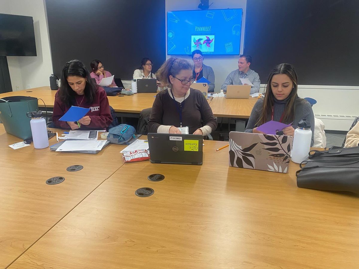 mercy_stem's tweet image. Windmill designs for tonight’s #WSA meeting. Stay tuned to watch them test out their windmill power! 💨 🌬️

#pd #teacherprofessionaldevelopment