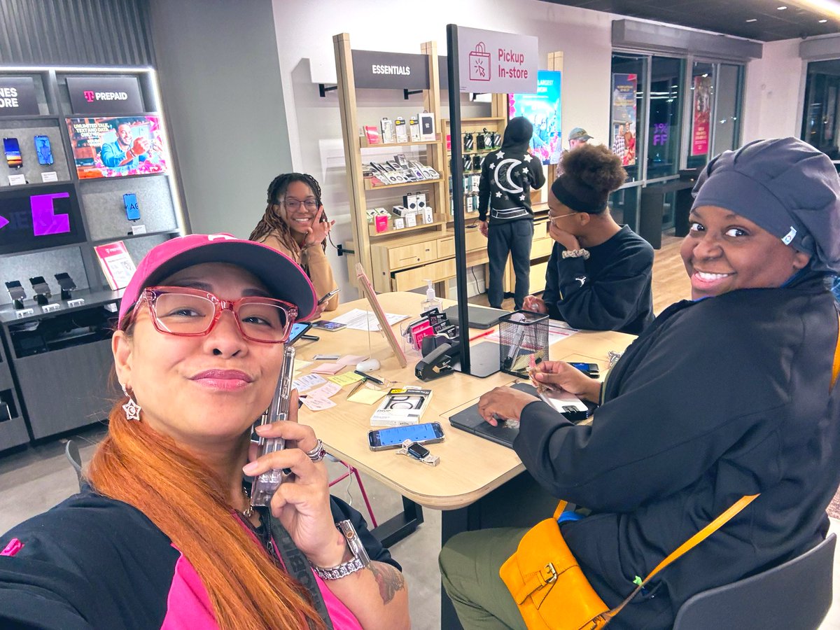 roma_amiot's tweet image. Knowledge is Power! They walked in sad as other carrier got their numbers locked in. But the “Angel on earth miracle worker” knows exactly how to free them and be #Uncarrier! My TFB is on 🔥. @TMobile @TMobileBusiness #bemagenta #bestexperience #tmobilecomplete #doverducks