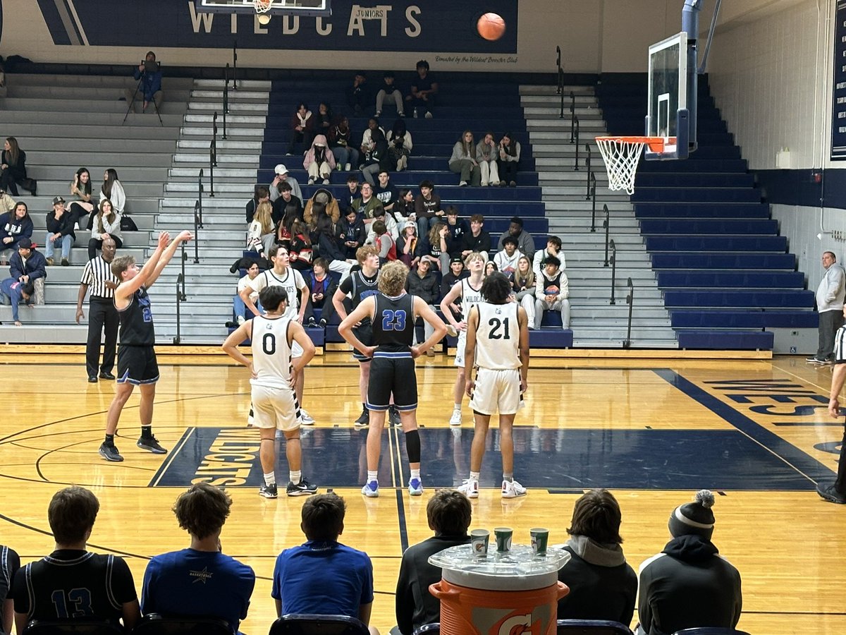 🏀Final⭐️
<a href="/SCNBoysBB/">SCN Boys Basketball</a>-42
West Chicago-32

North Stars move to 4-1. Next up-Wheaton North on the road Friday! #RollStars⭐️