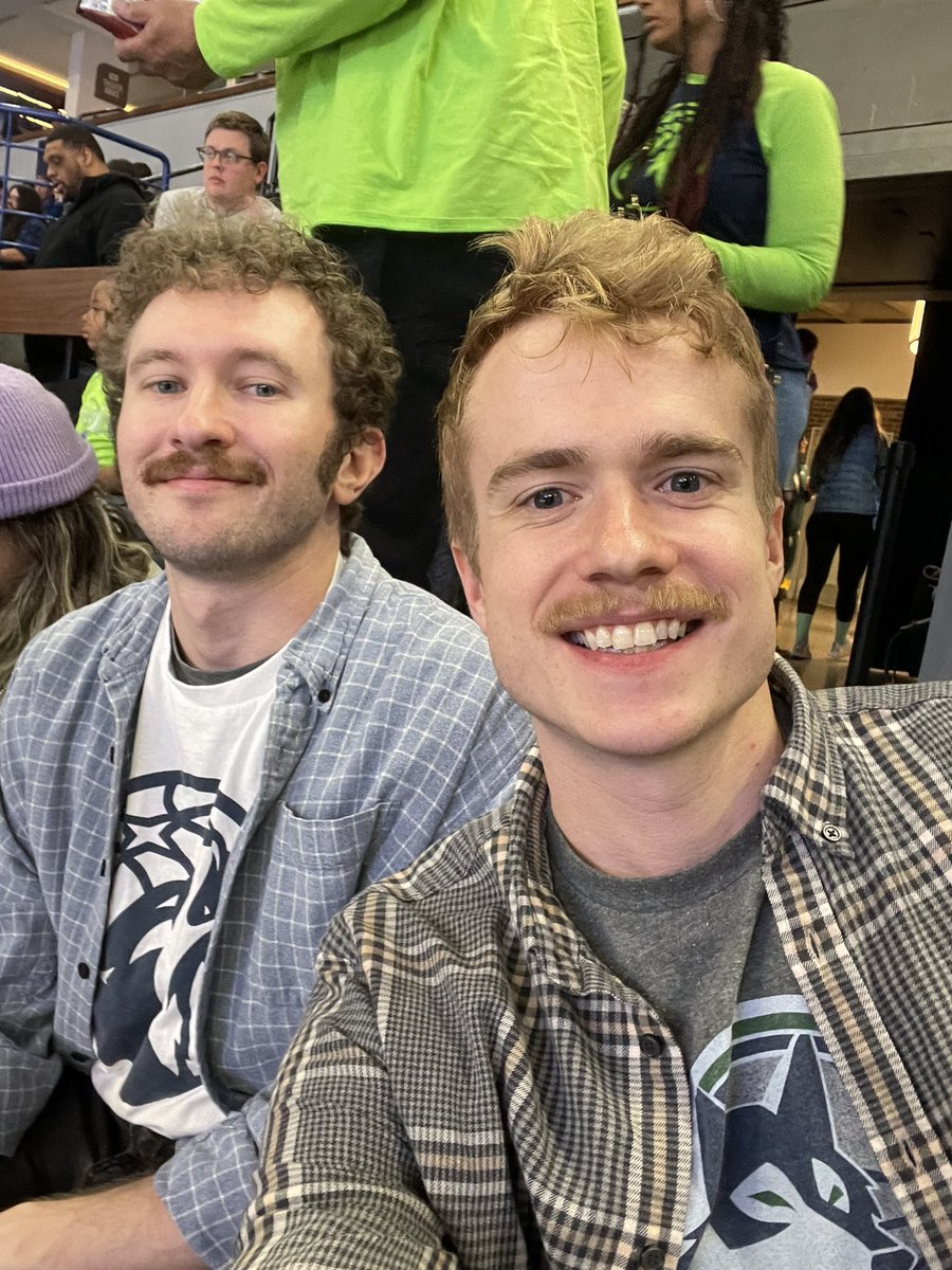 CalebSchmidt__'s tweet photo. Go wolves. We love the wolves  #packpix https://t.co/wMCSda71oY