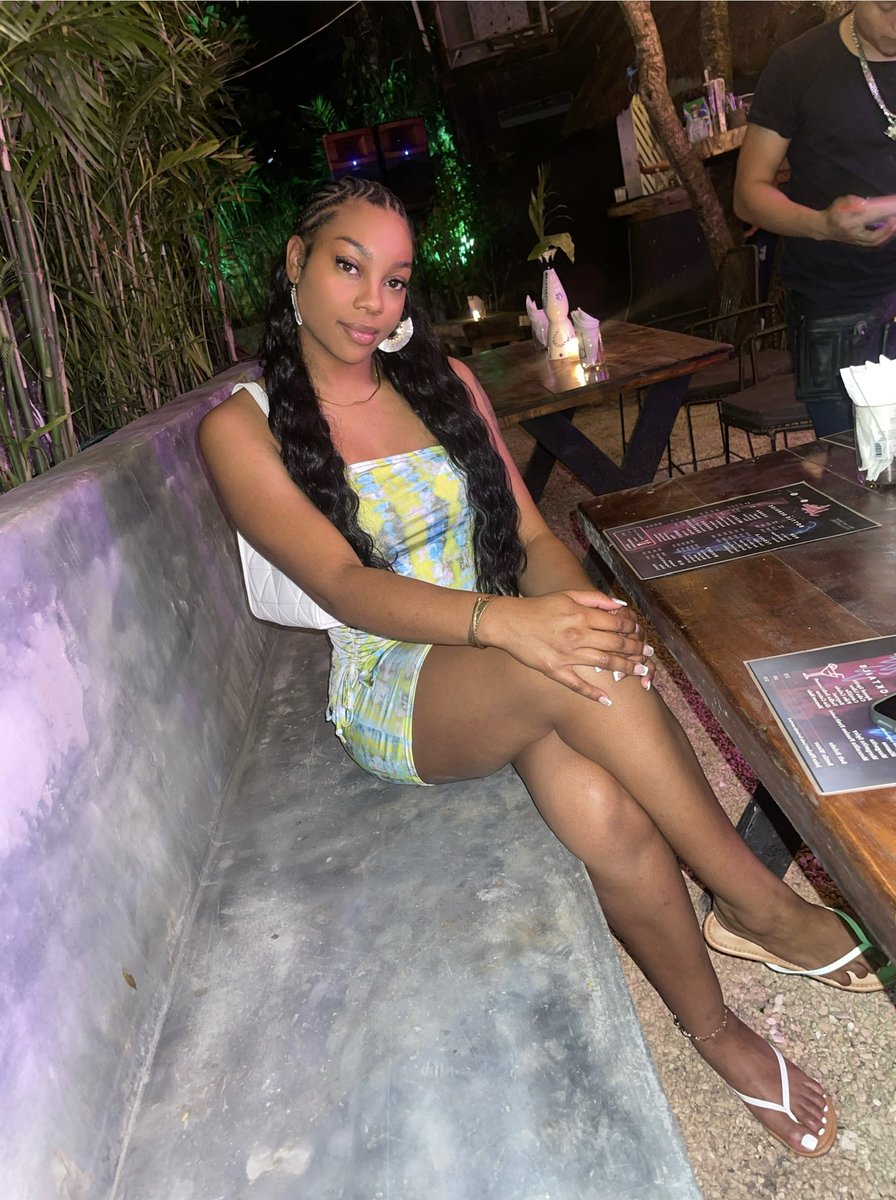 _ladaedae's tweet photo. baby flew me to the tropics , i needed ah tan 🛥️ ☀️🩵 https://t.co/CviElSUvhd