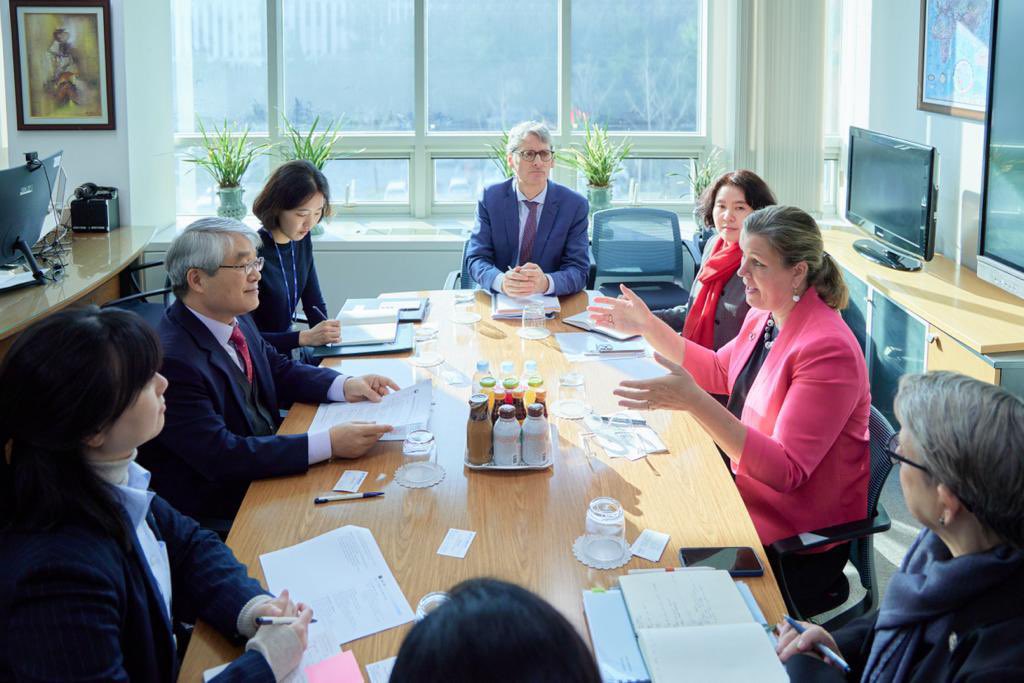 KellyTClements's tweet photo. Extended warm greetings to KOICA, one of UNHCR’s valued partners to provide life-saving aid to those forced to flee around the 🌍. Honoured to meet with Vice President Hong Seok-hwa - looking forward to our continued &amp; strengthened partnership.  #refugeeforum https://t.co/zppn5CAOI1
