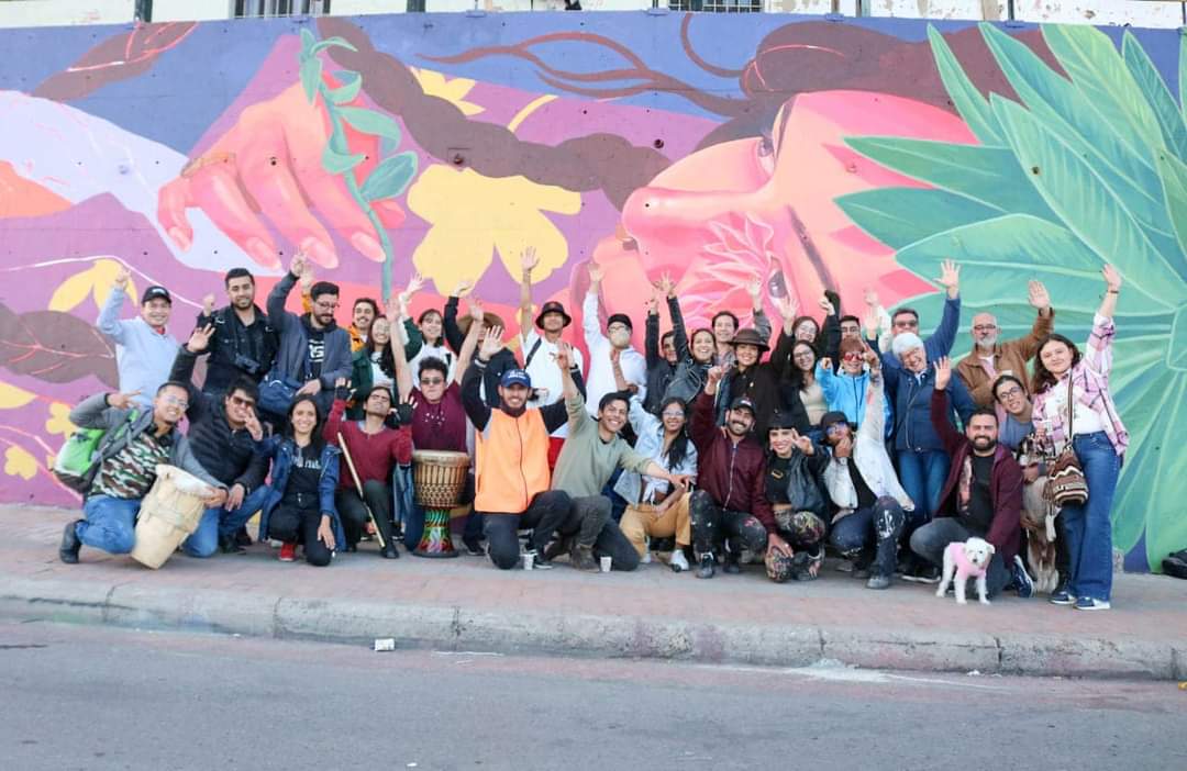 El día de hoy culminó la elaboración del mural Mujer Territorio, en la Plazoleta de las Nieves, en #Tunja, #Boyacá. 

Ela Rincón, presentó su diseño que enaltece nuestras montañas, destaca el color de los campos y resguarda las tradiciones boyacenses. Vía: FIC.